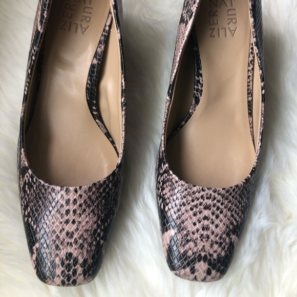Pink/black snakeskin pattern Naturalizer brand shoe. Block heel. - Picture 4 of 8